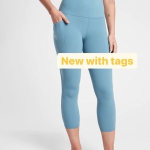 NWT Athleta Salutation Stash pocket ll capri leggings